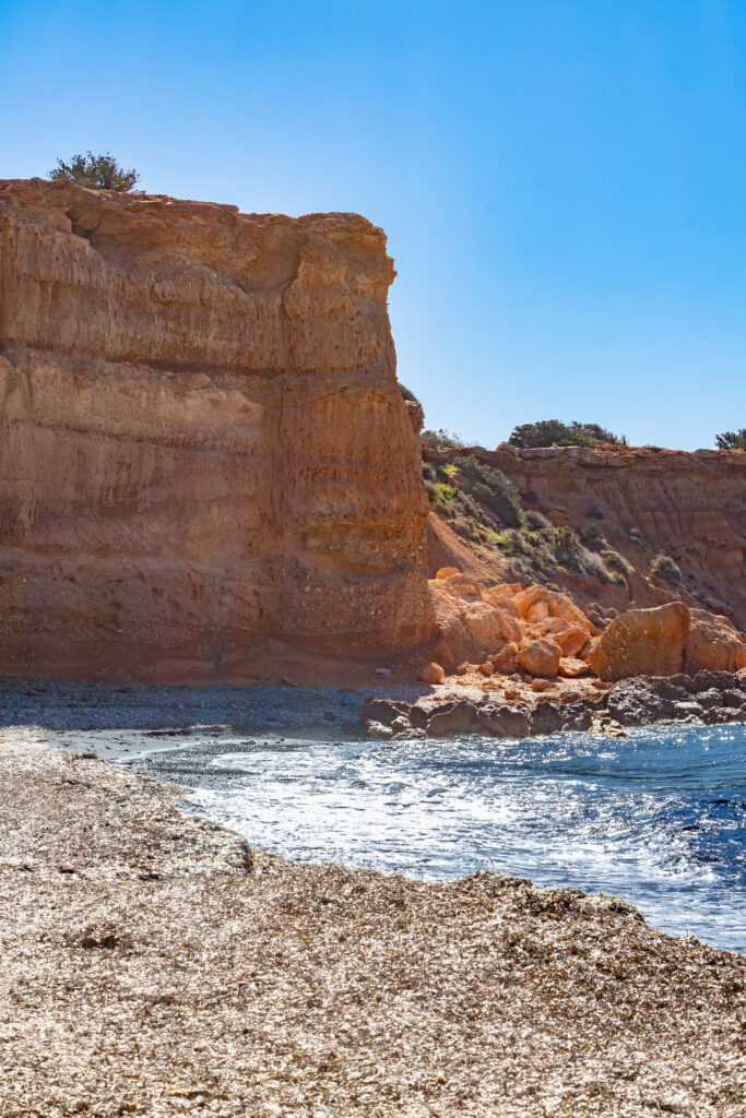 Ibiza en famille avec enfant : vraiment une bonne idée ? (que faire + conseils) plage es bol nou ibiza