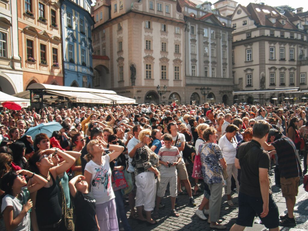 touristes visiter prague
