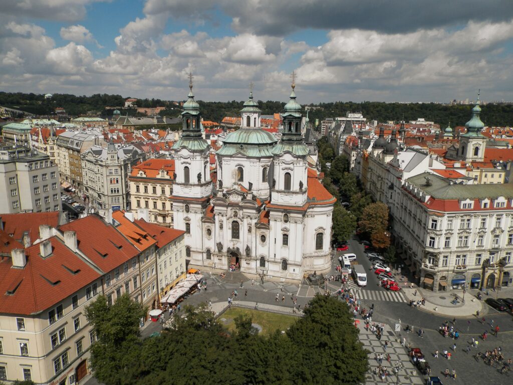 3 jours à Prague : l'itinéraire complet pour un city trip inoubliable vue aerienne prague