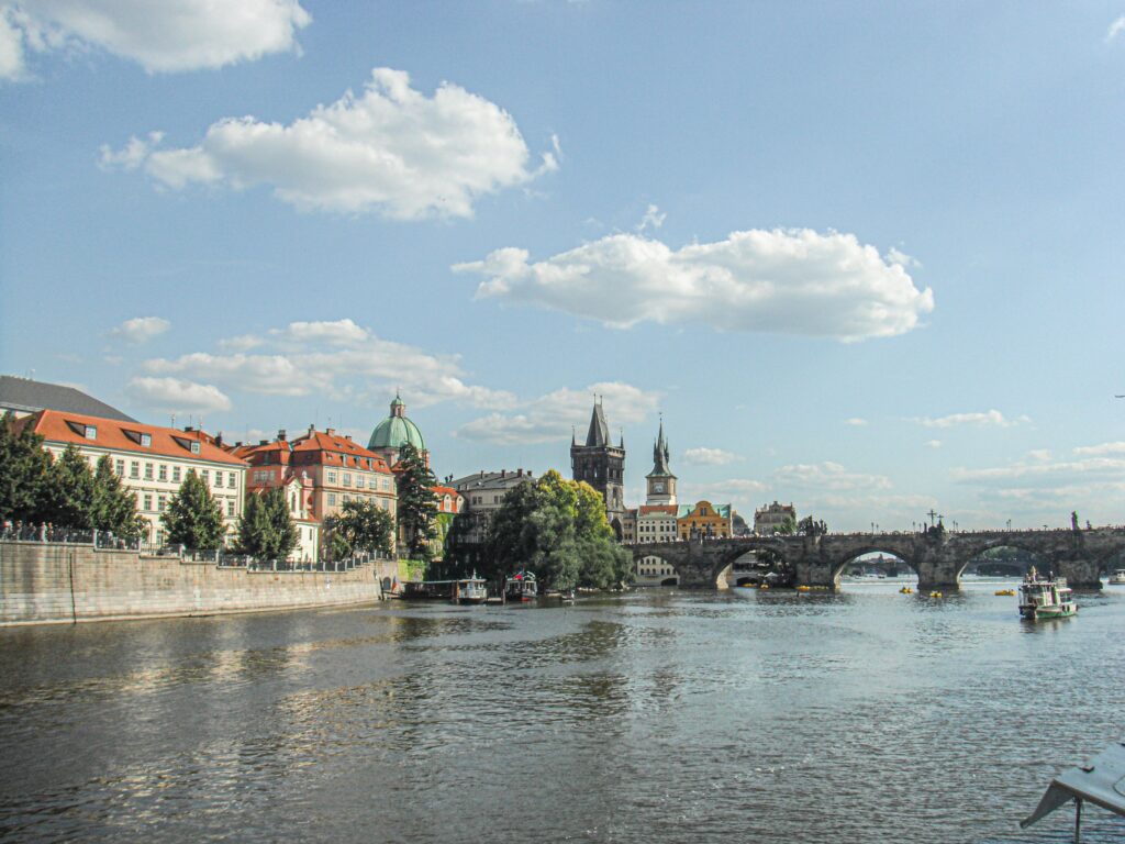 3 jours à Prague : l'itinéraire complet pour un city trip inoubliable vue sur le pont charles prague