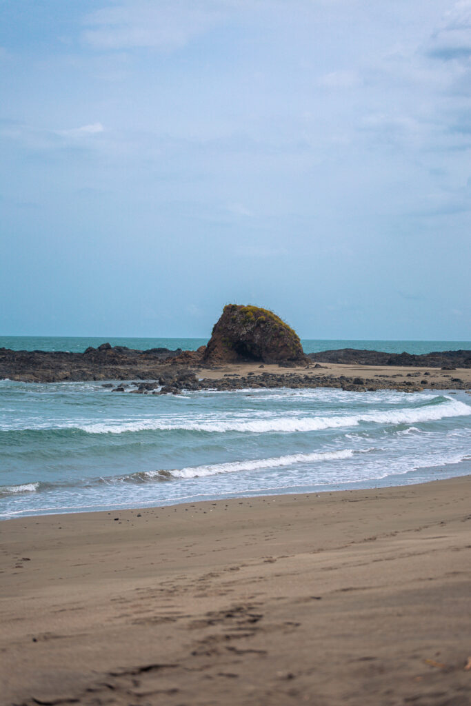 Une semaine sur la Sunset Coast (Torio) : que faire, où loger? rocher playa morrillo